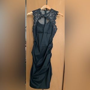 Xscape Lace Collar cutout. Black. Size 4